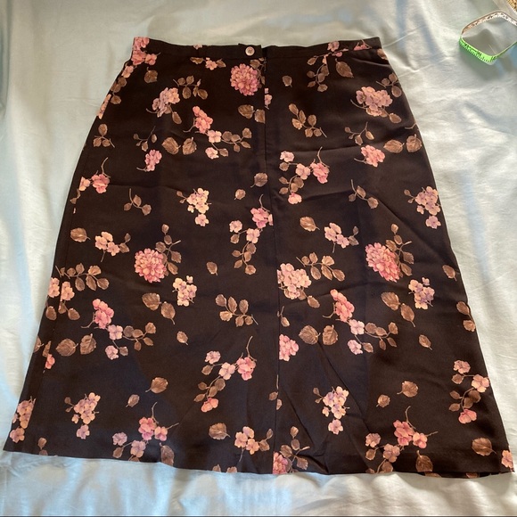 100% SILK SKIRT, GORGEOUS FLORAL PATTERN - Picture 11 of 11